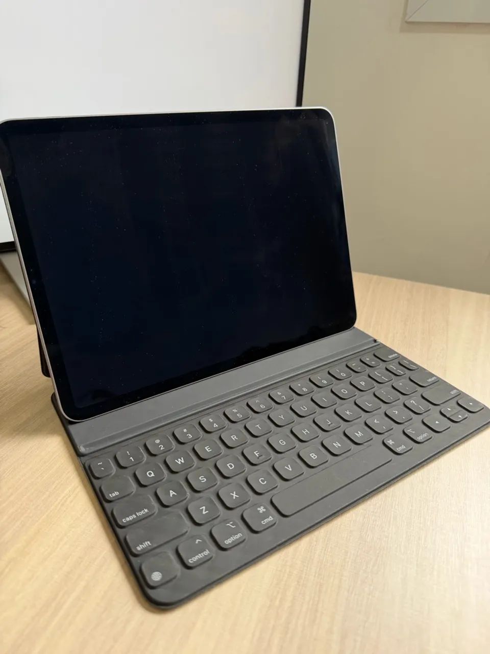 iPad Pro (11 pol) (4ª geração) com Apple Pencil e capinha teclado original da Apple.  - Foto 4