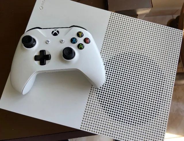 Xbox One S 1TB mais 2 controles 