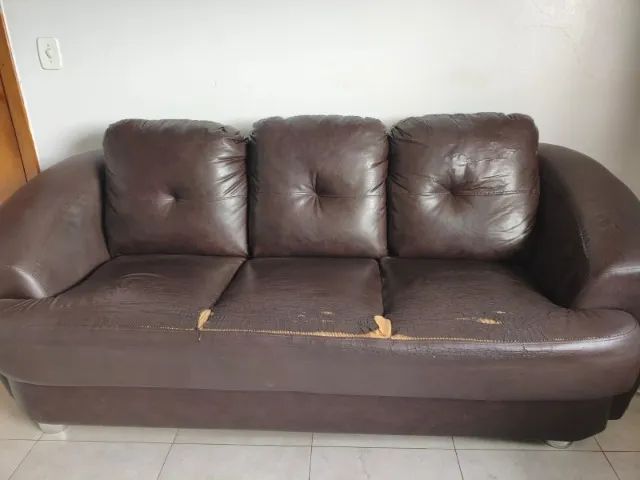 Sofá de 3 e 2 lugares (couro artificial)