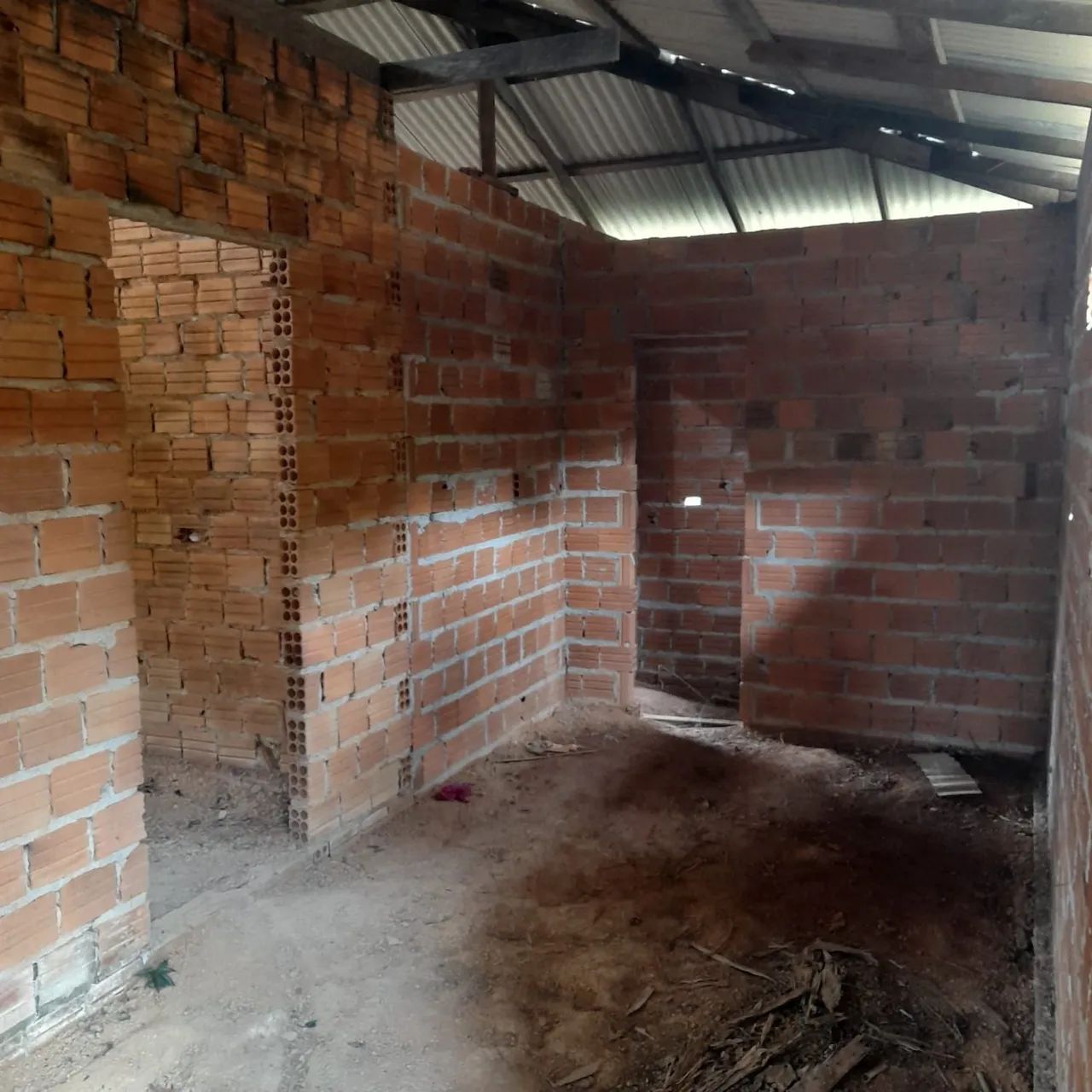 Vendo casa em construção, contendo 2 quartos, cozinha, banheiro,, pátio, e poço Amazonas.  - Foto 3