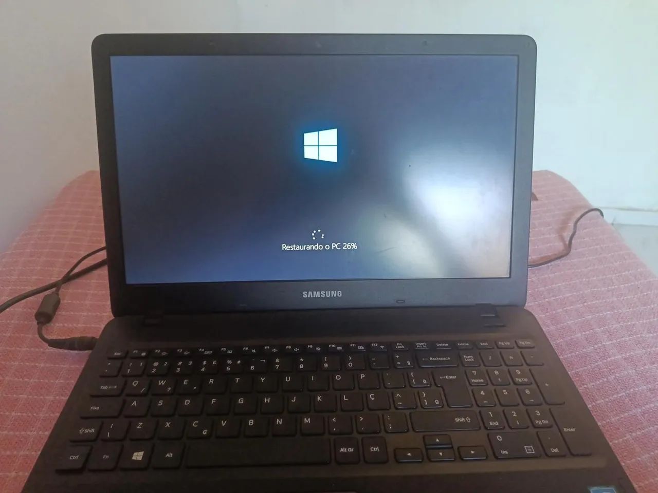 Vende-se ou troca Notebook Samsung  para conserto ou retirada de peças  - Foto 2