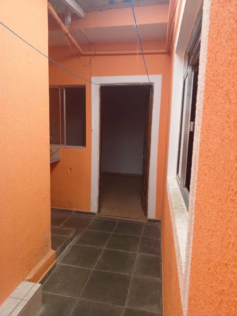 Aluga-se casa com três cômodos. - Foto 2