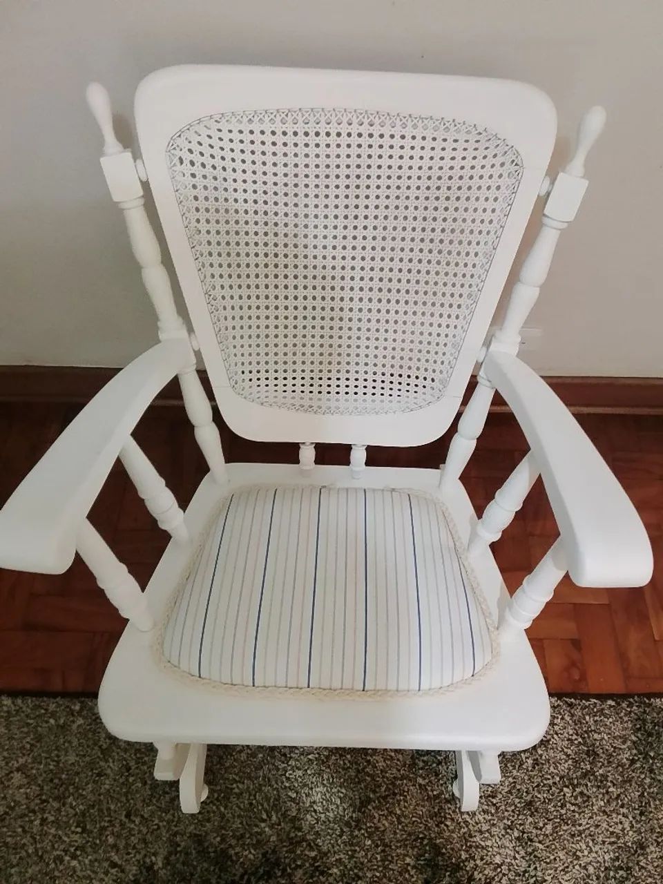 Cadeira de balanço p quarto de bebê  - Foto 2