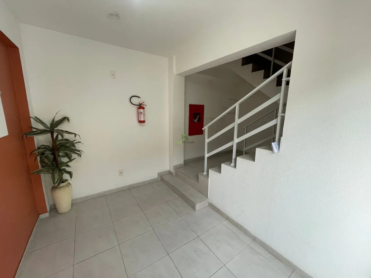 APARTAMENTO COM SACADA PARA ALUGAR NO BELA VISTA! - Foto 2