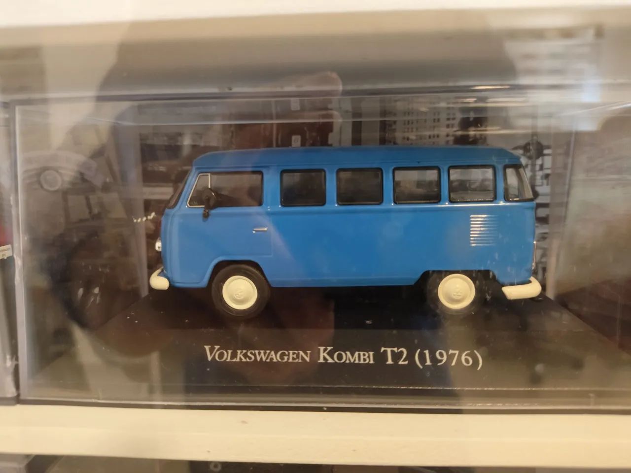 Miniatura Volkswagen Kombi T2 1976