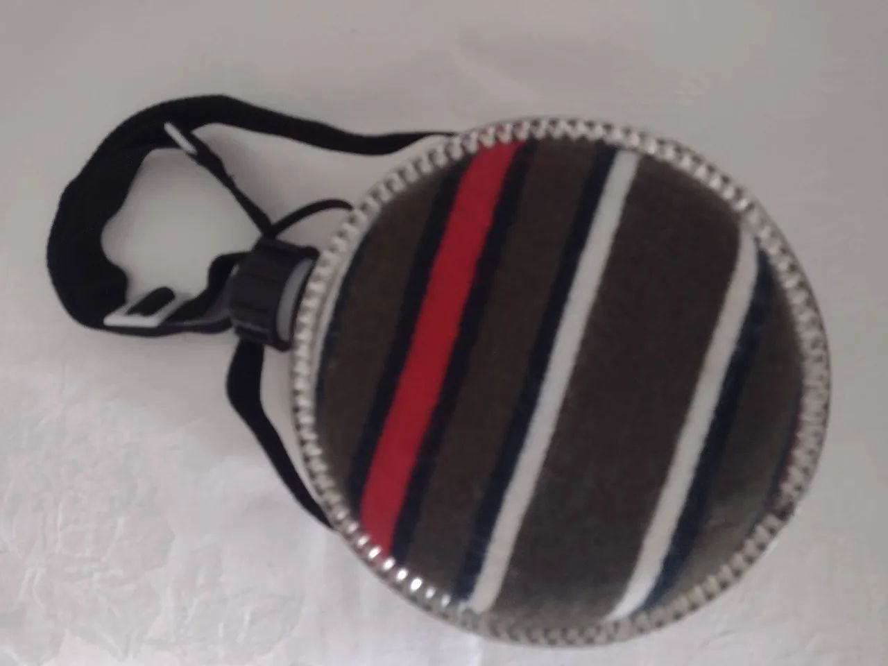 Cantil portátil com capacidade de 1.9 litros com alça  - Foto 3