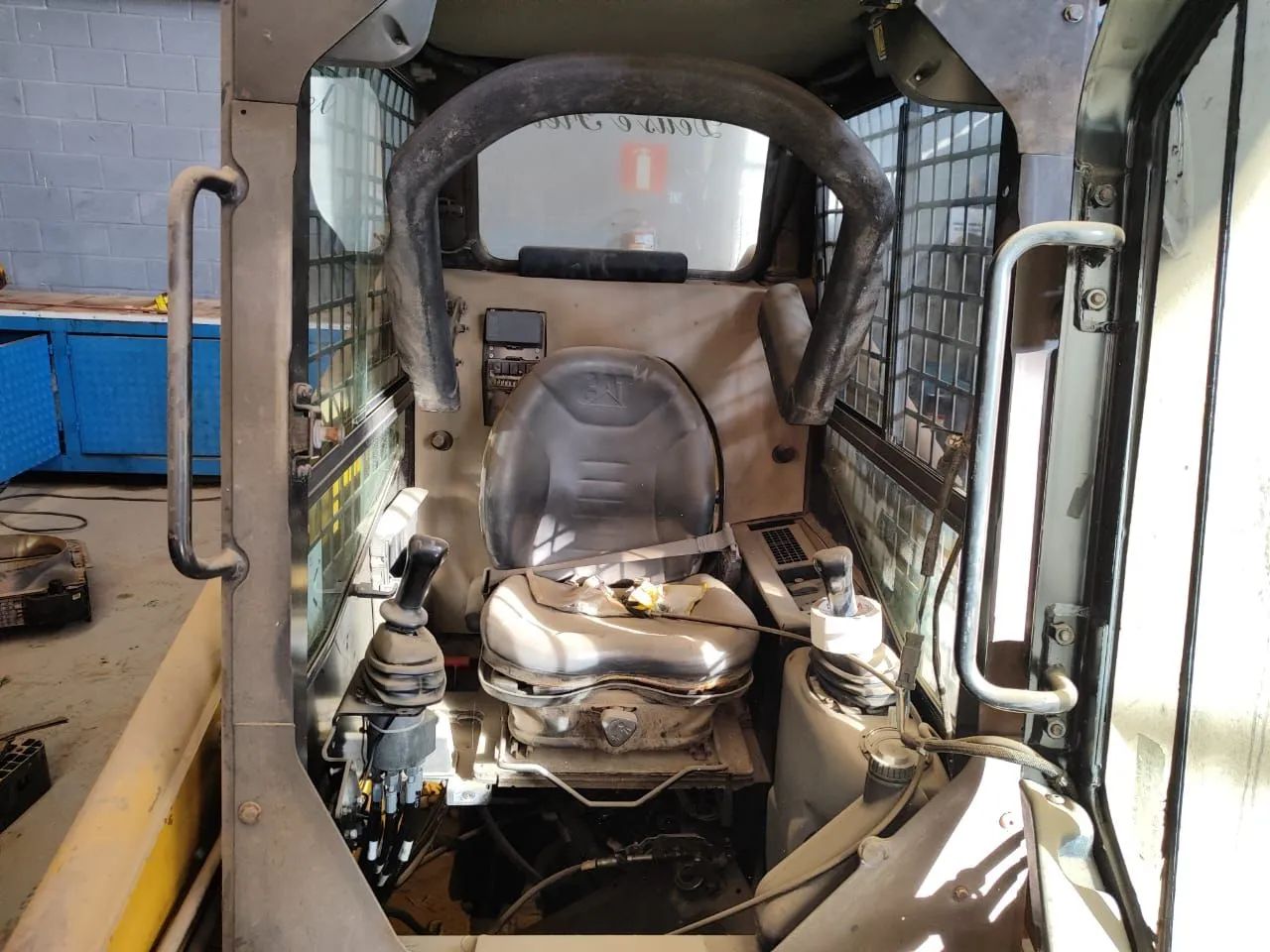 Mini Escavadeira Caterpillar 236 - Foto 5