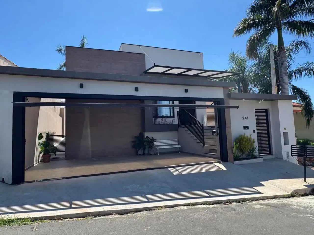 Casa  3 dormitórios  - Águas de São Pedro - SP