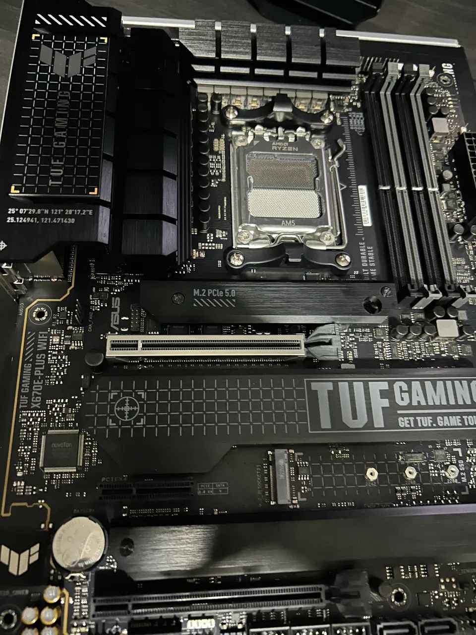 Placa mãe asus tuf x670e plus wifi - Foto 2