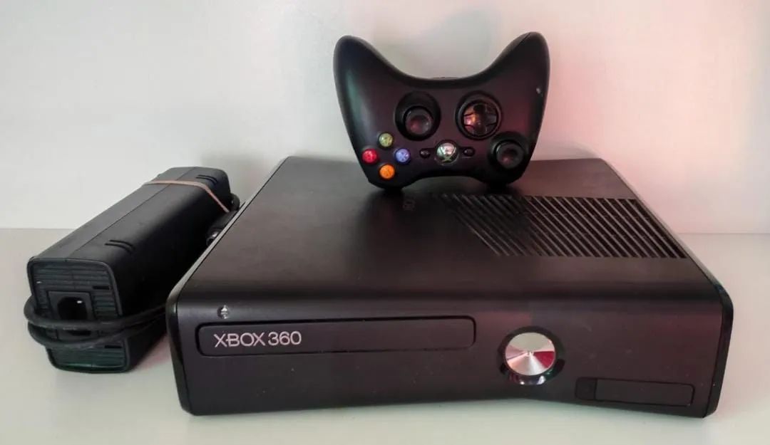 XBOX 360 SLIM - BLOQUEADO.