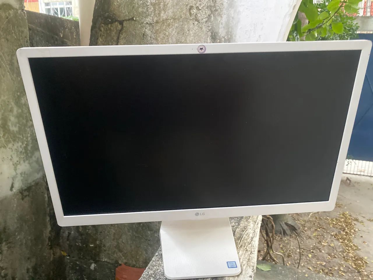 um LG All-in-One 22" branco da linha 22V.  - Foto 2