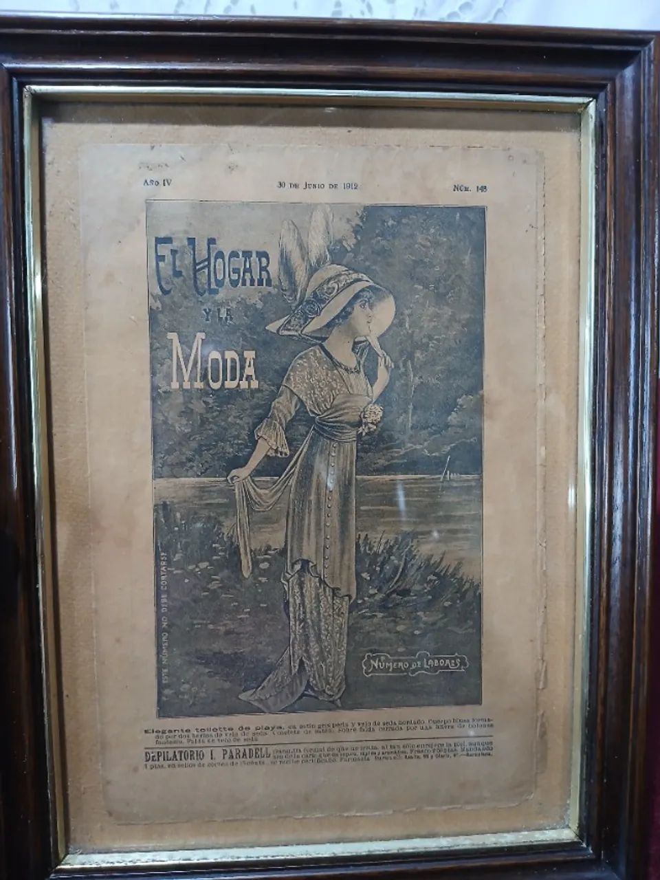 Antigo Quadro Com Gravura De Época De Moda  - Foto 3