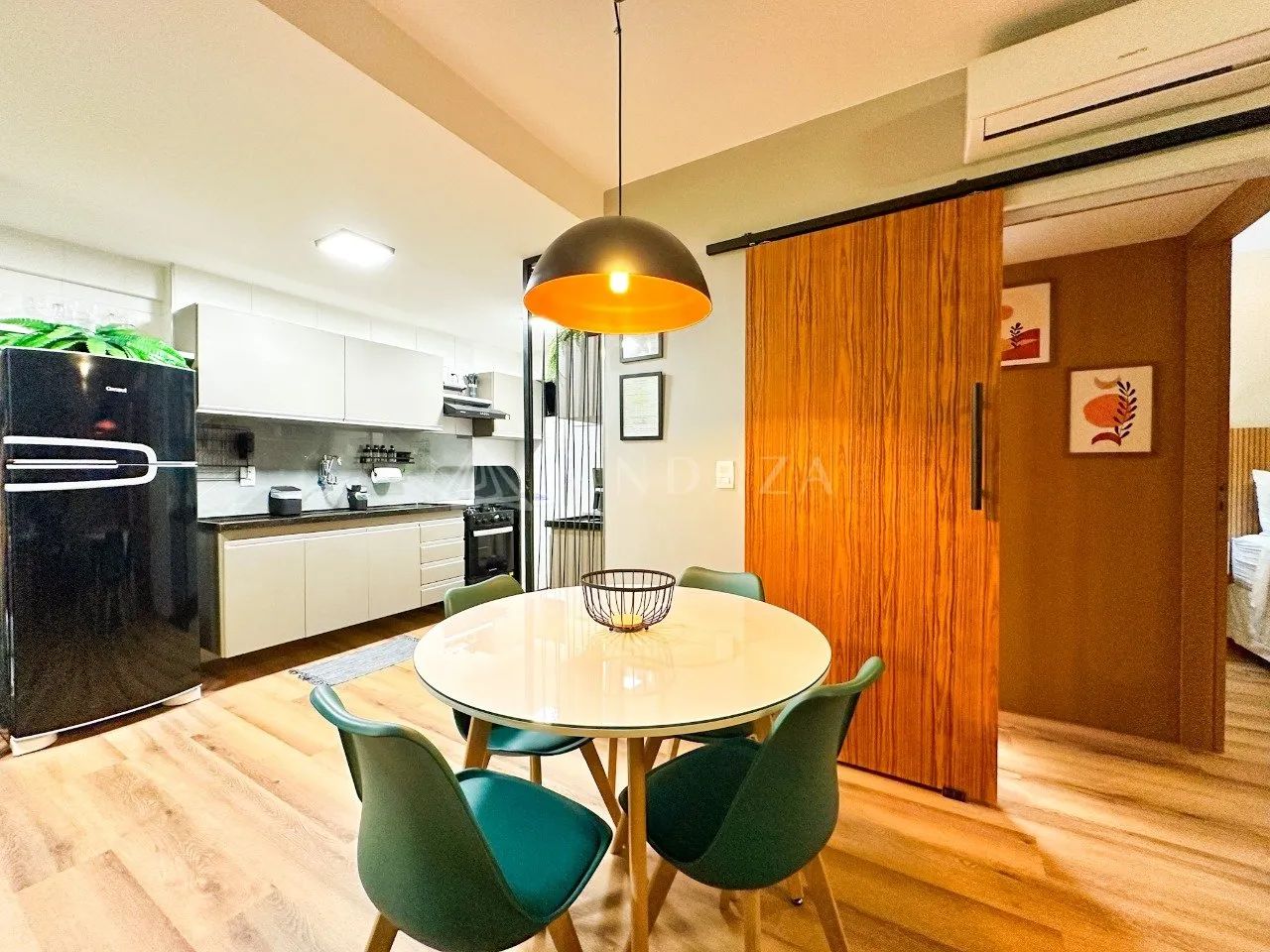 Impecável! Apartamento 1 dormitório, completo e recém reformado, a uma quadra da praia. - Foto 3