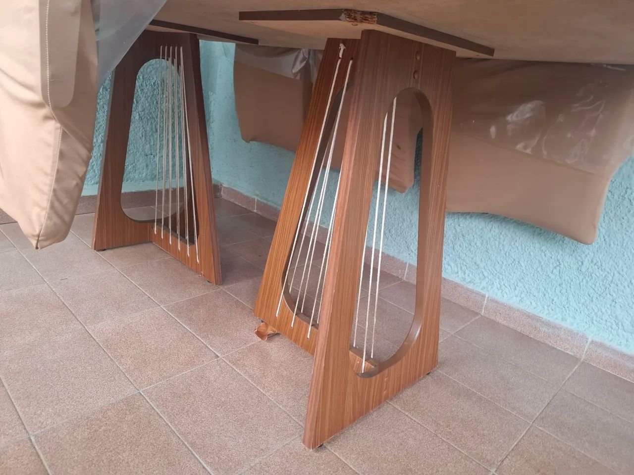 Mesa de laca berge com 6 cadeiras ótimo estado  - Foto 3