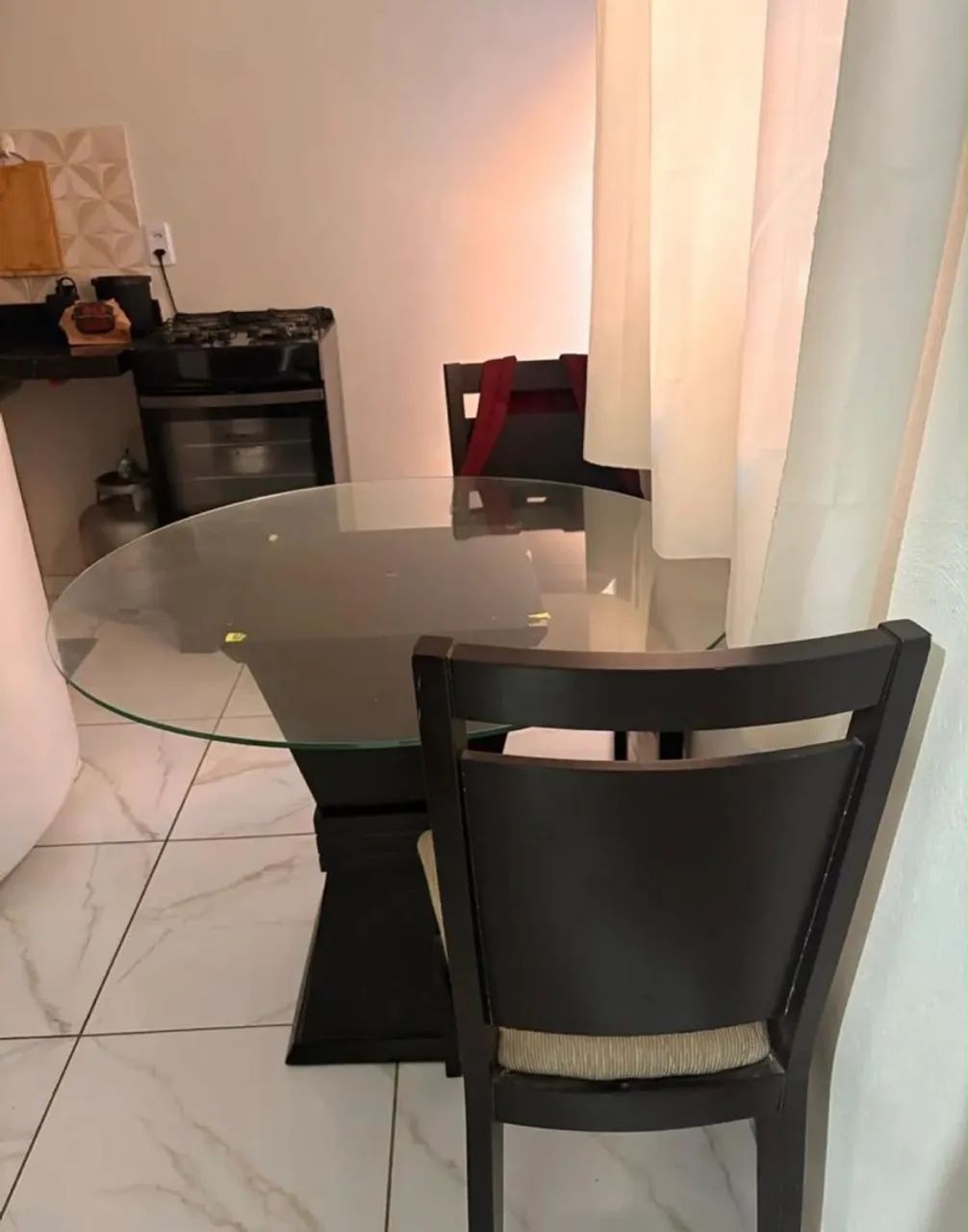 Mesa de vidro com duas cadeiras  - Foto 2