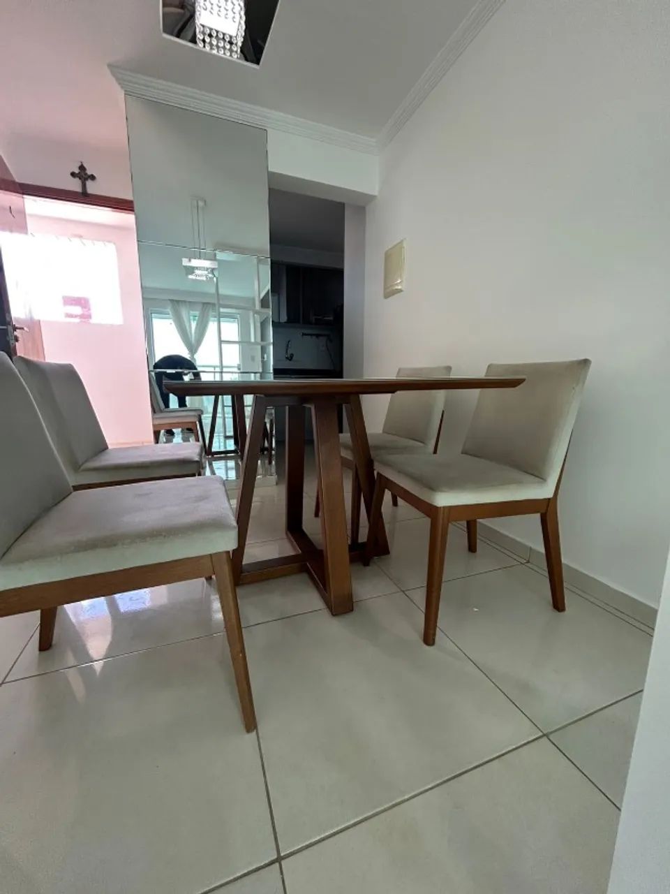 Mesa de jantar com cadeiras - Foto 2