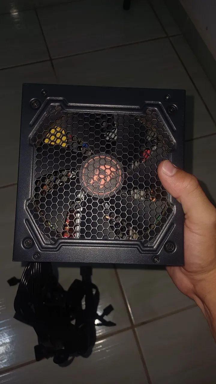 Fonte redragon rgps 600w com defeito - Foto 2