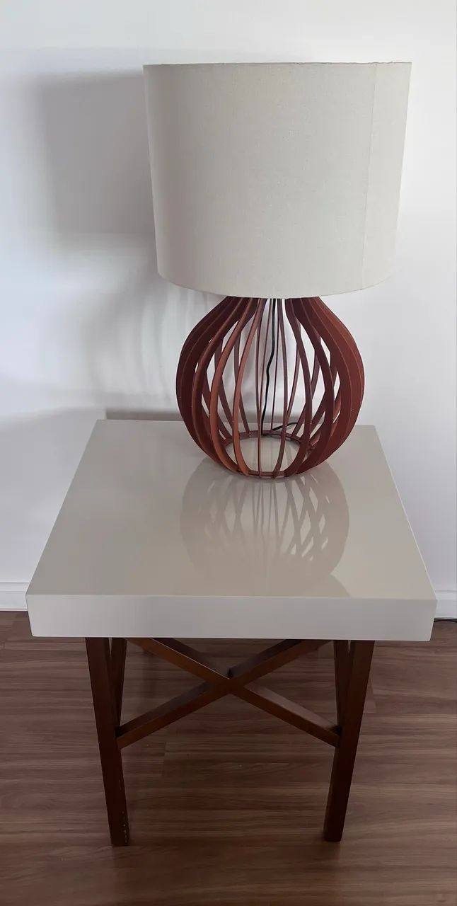 Mesa de Apoio + Abajur Ripado - Foto 3