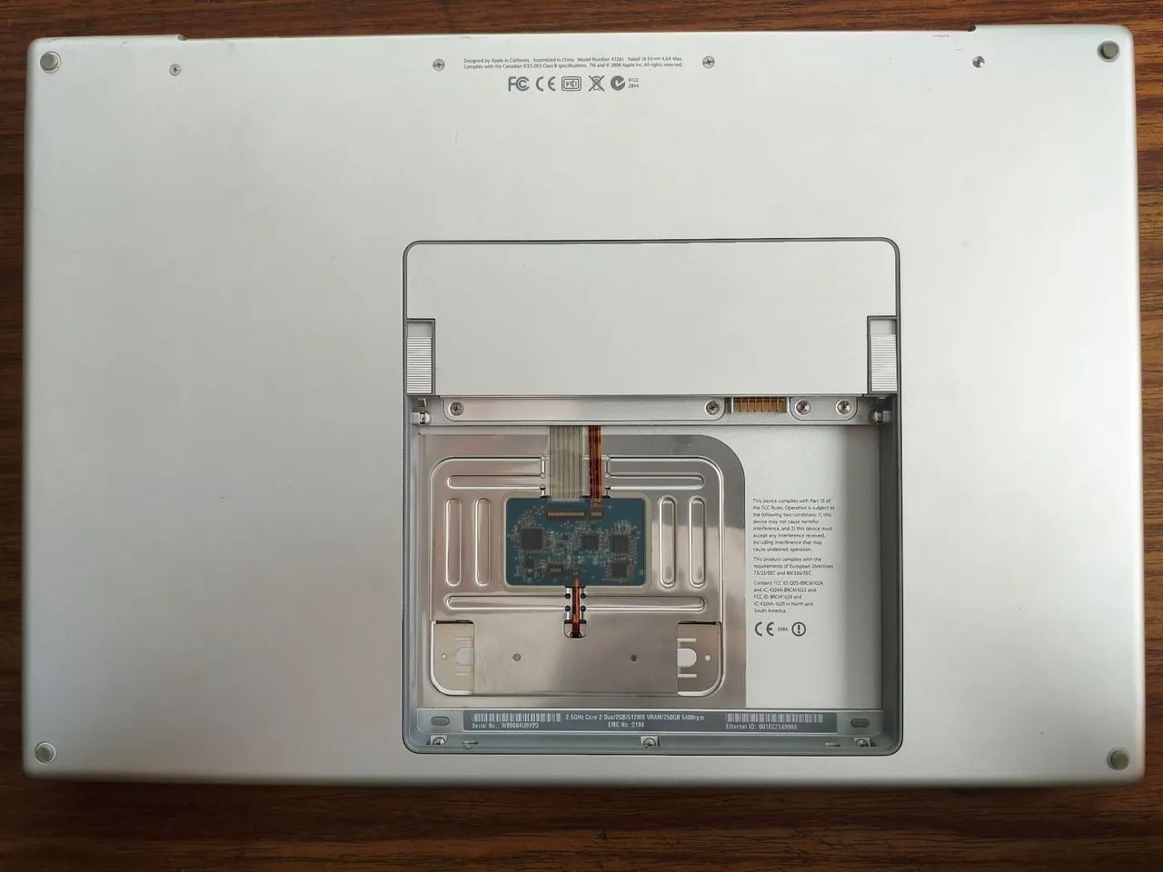 MacBook Pro 17? Apple - Modelo A1261 (Early 2008) - para retirada