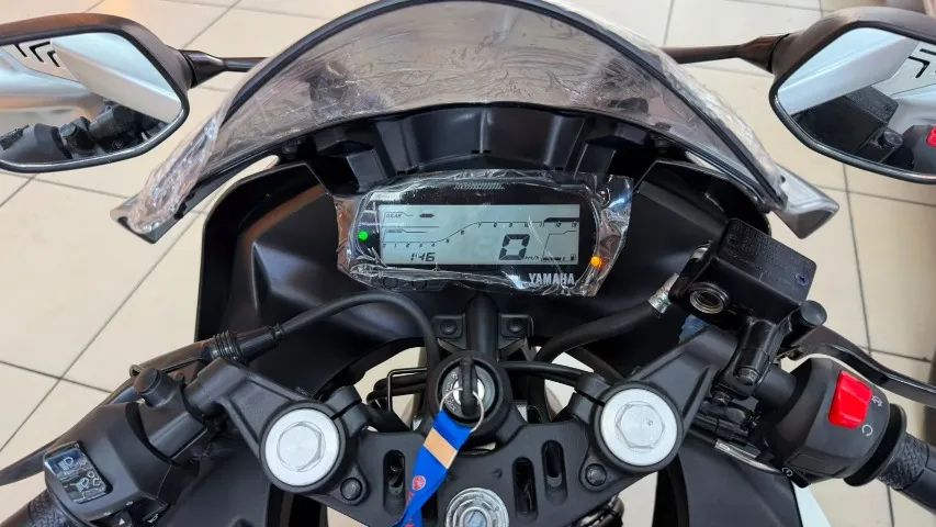 YAMAHA YZF R15 - Foto 2