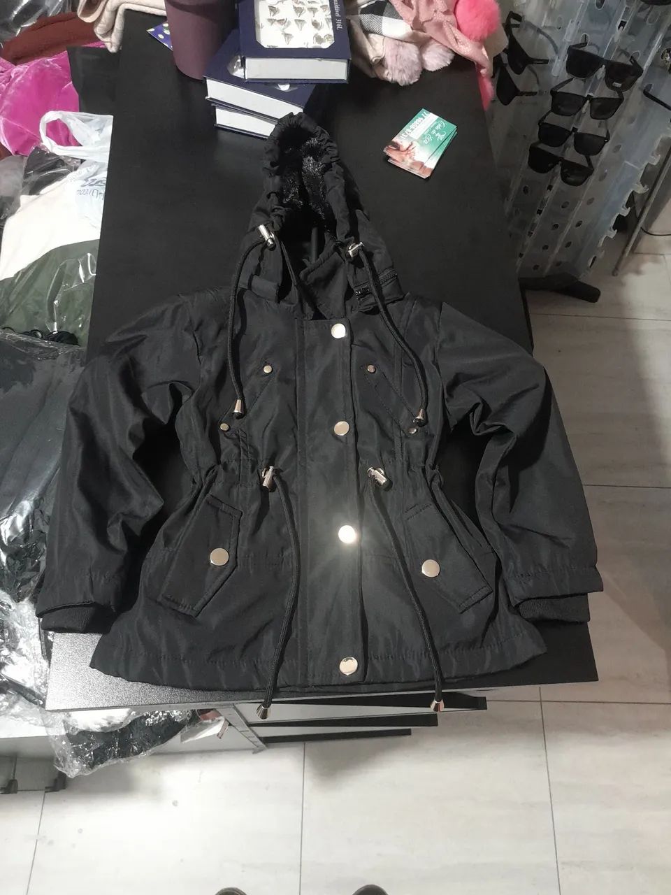Casaco Infantil Feminino Forrado com Pelúcia e Capuz - Preto / Novo - Foto 6