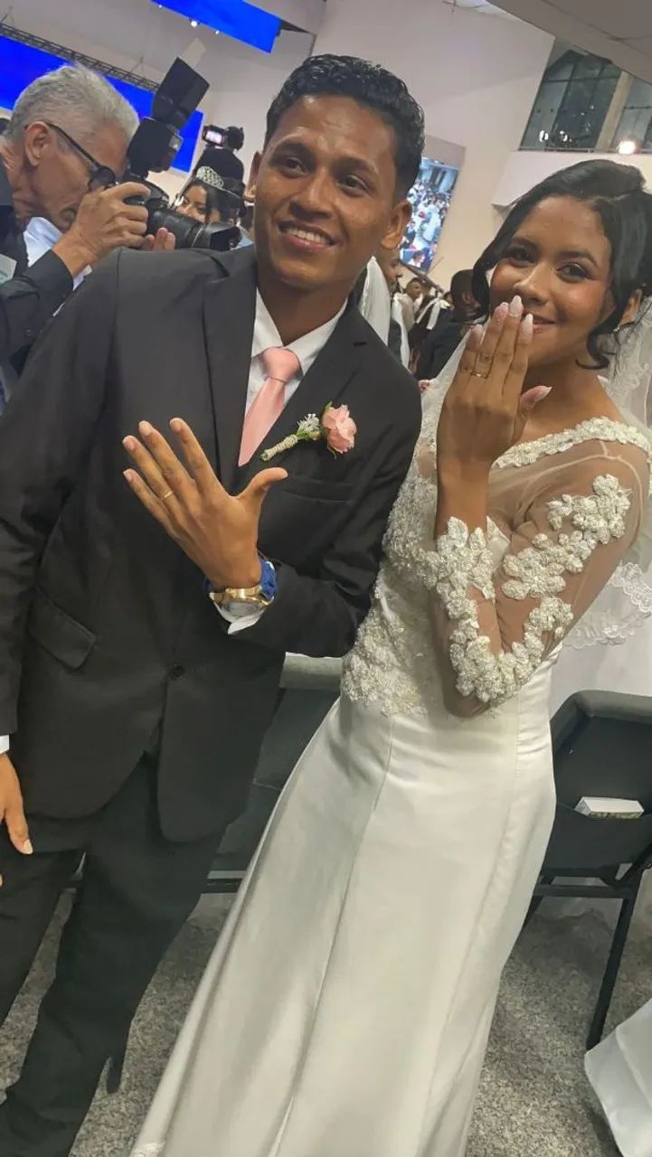 Vendo vestido de noiva - Foto 4
