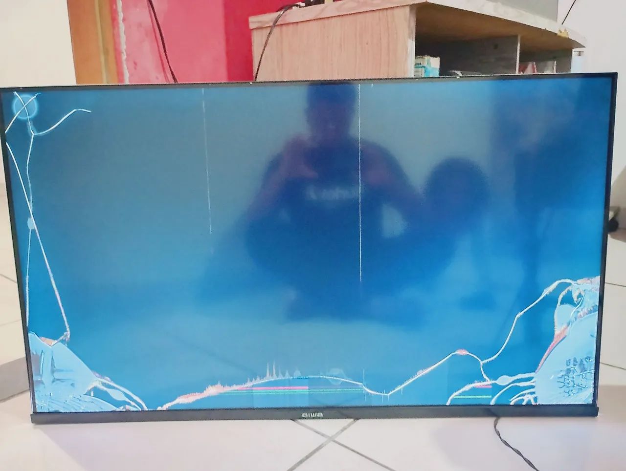 Tv 43 polegadas da aiwa com defeito da tela mais o restante em perfeito estado 