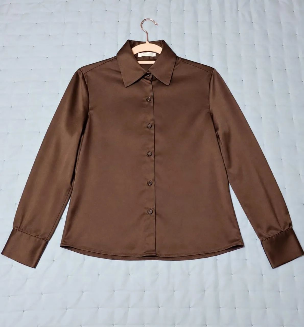 Camisas acetinadas marrom,azul e vinho