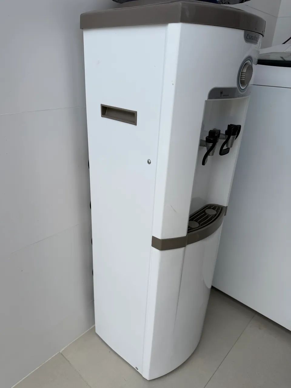 Gelagua semi novo, sem marcar se uso 