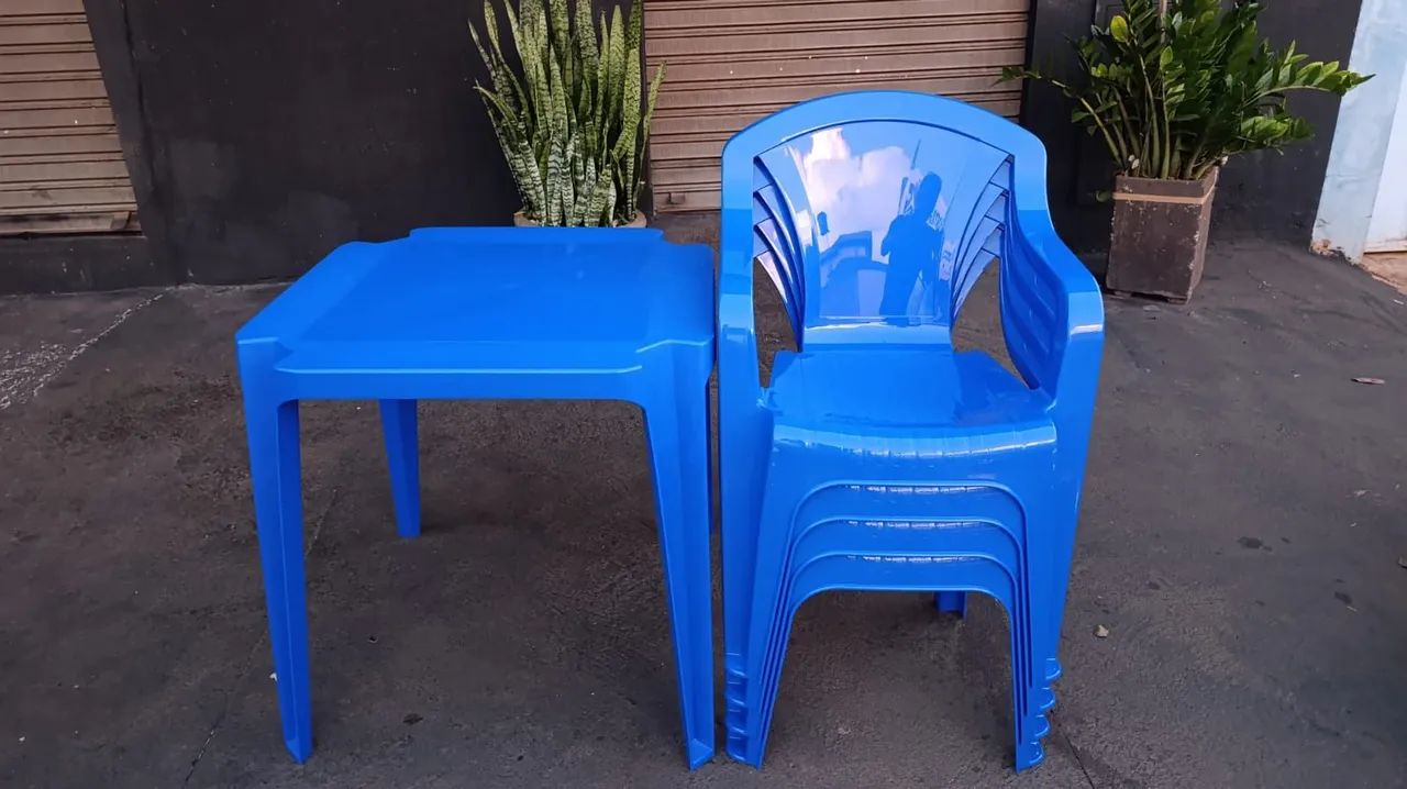 Mesas e cadeiras de plástico azul - Foto 5