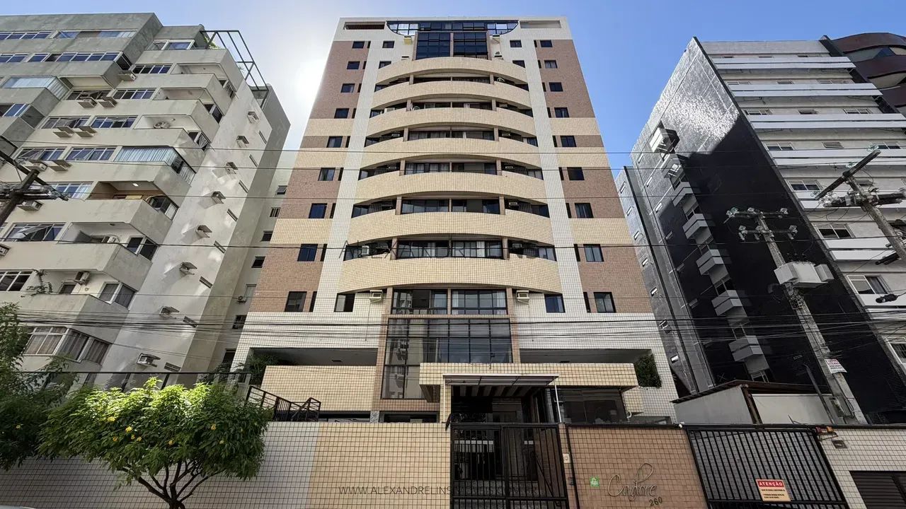 EDIFÍCIO CADORE. Toda a praticidade para você morar muito bem na Ponta Verde.