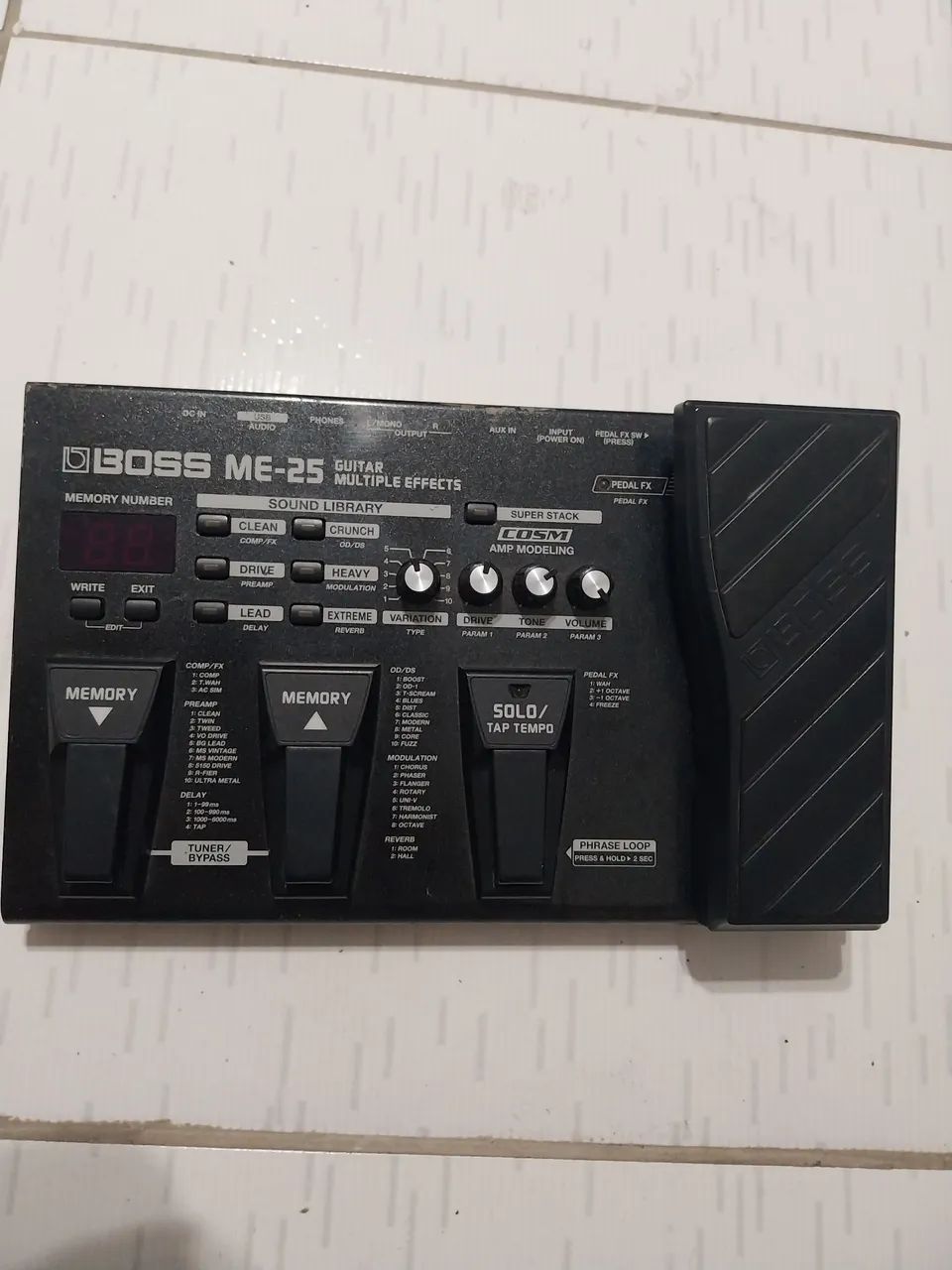 pedaleira boss ME 25 