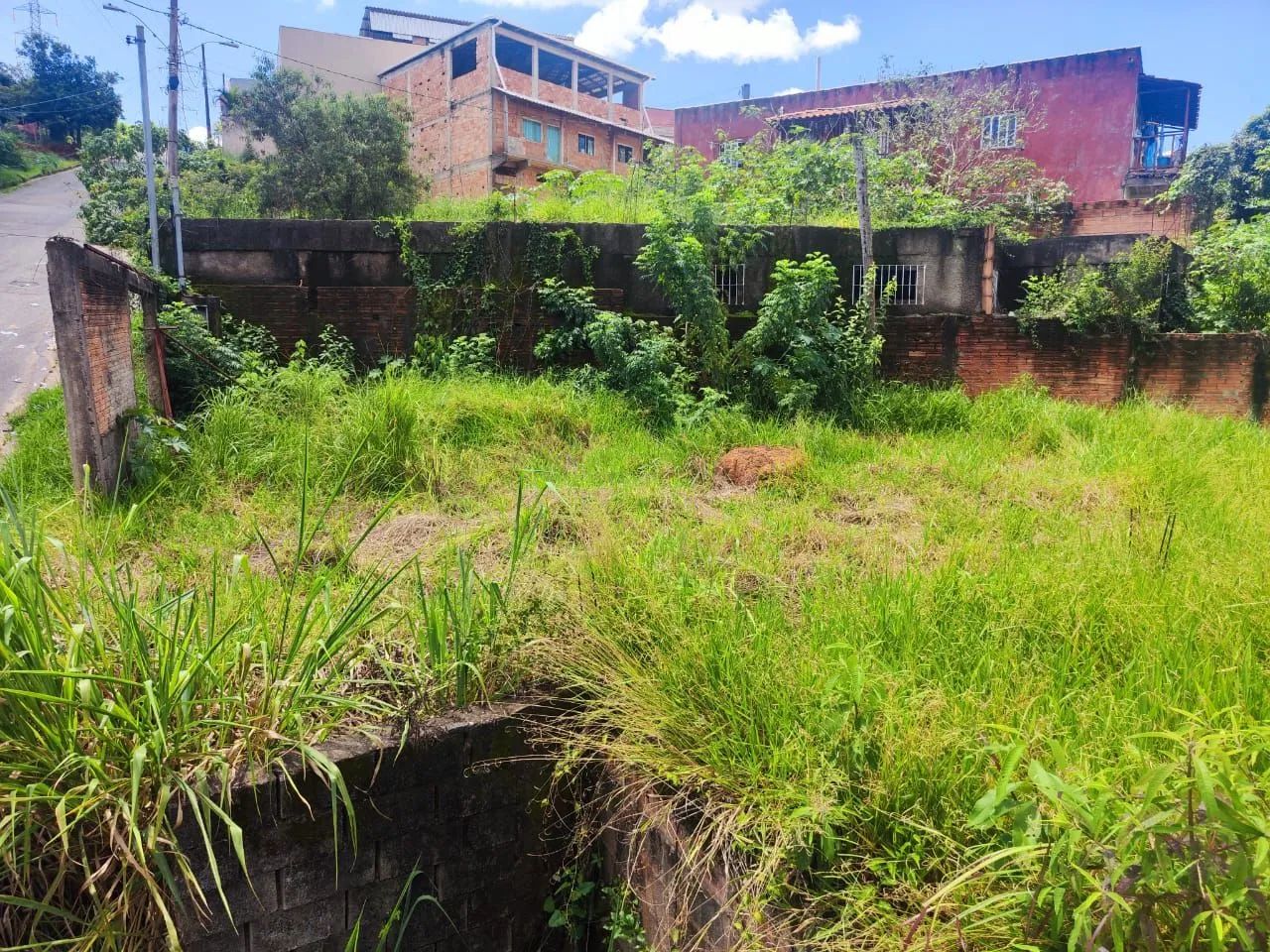 Lote em área urbana com fundação e galpão  - Foto 2
