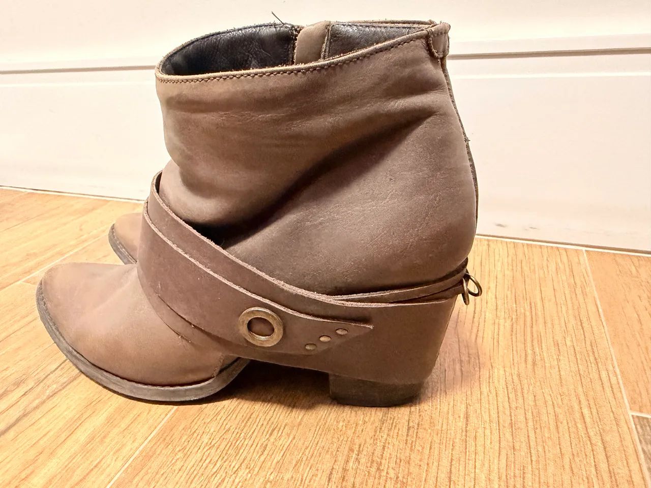 Bota Arezzo, tam 37
