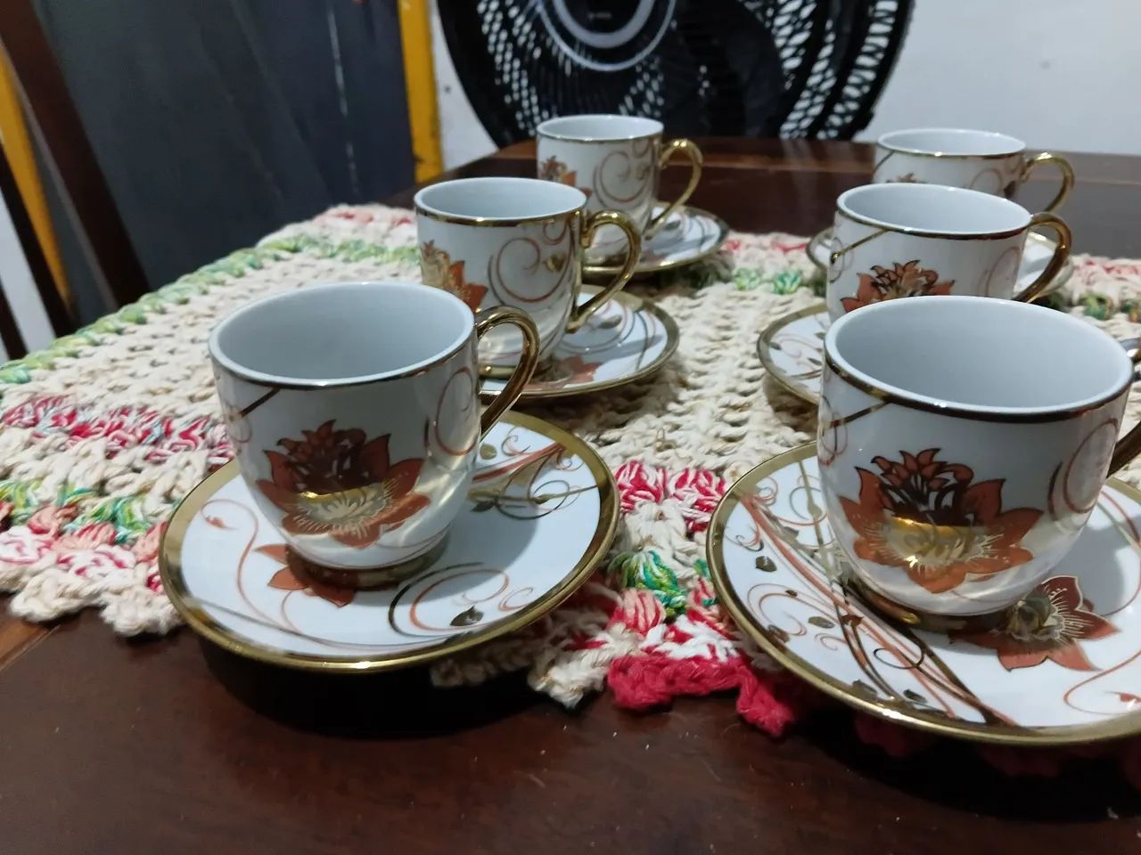6 xícaras de cafezinho 