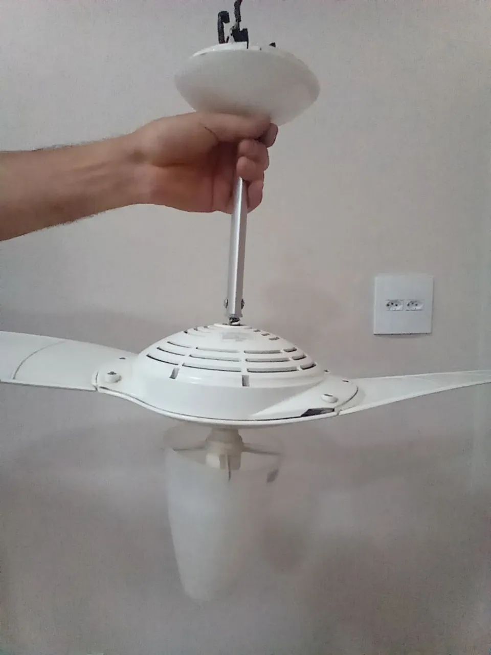 Ventilador de teto funcionando perfeitamente