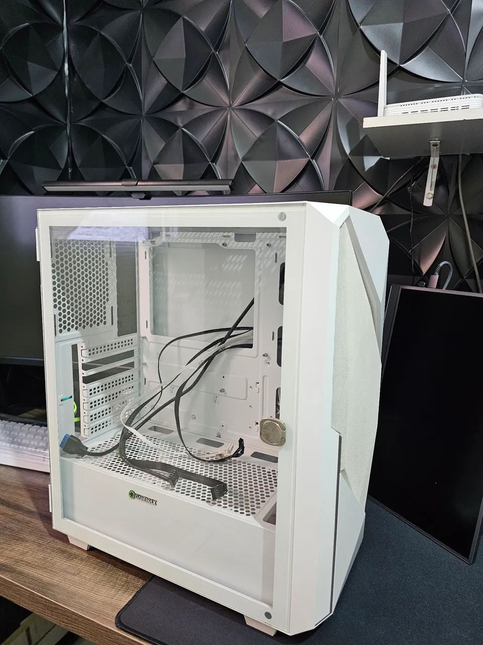 Gabinete gamer gamemax revolt - Foto 2