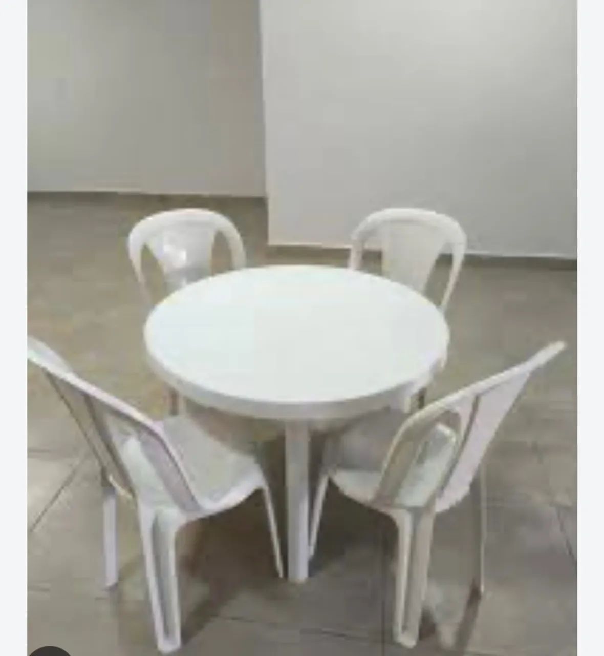 Mesa com 4 cadeiras
