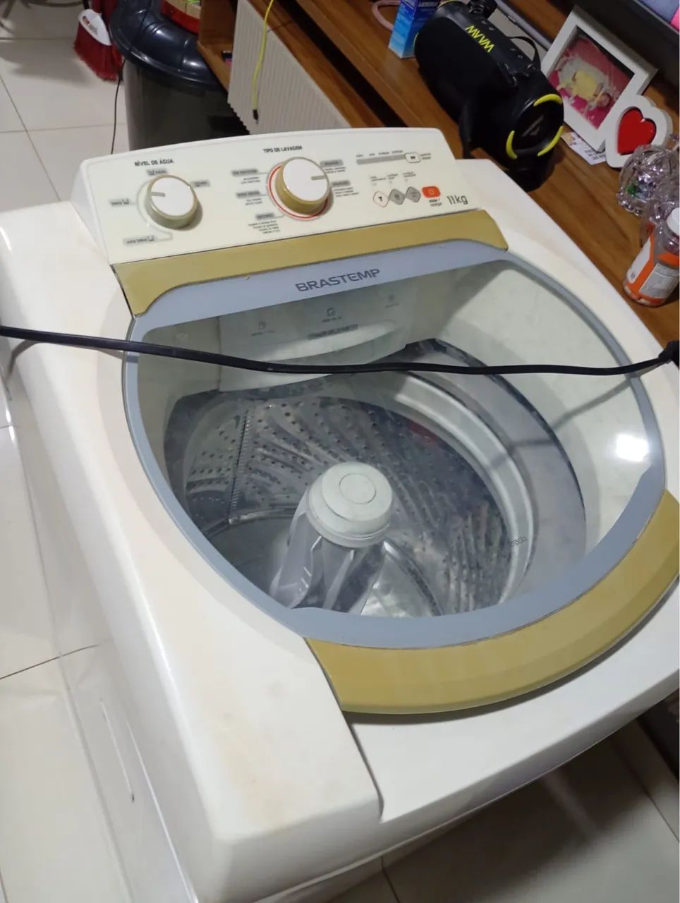 Uma máquina de lavar roupa 