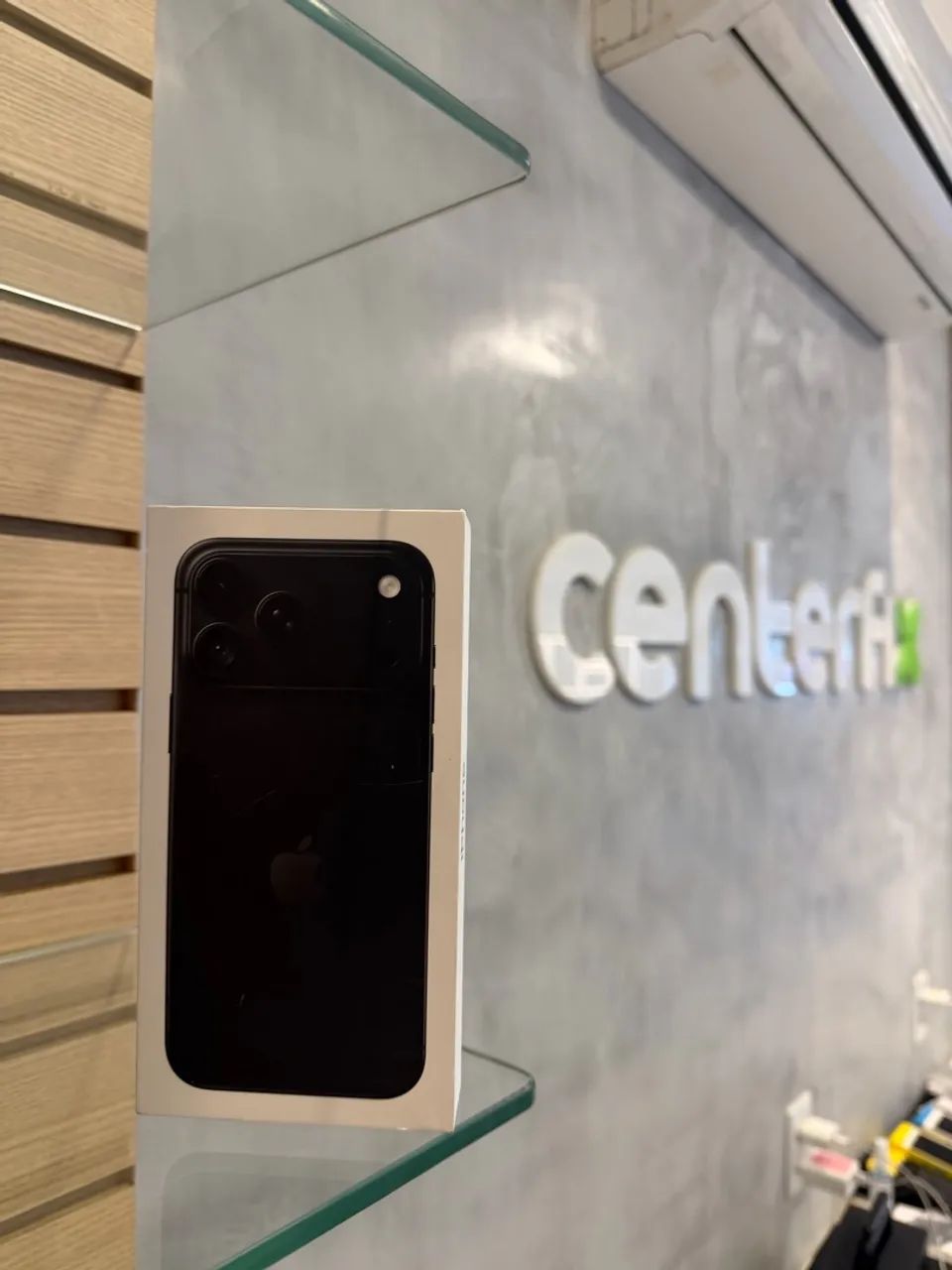 iphone 18 pro Max 256gb dark black lacrado com garantia de 2 ano  - Foto 2