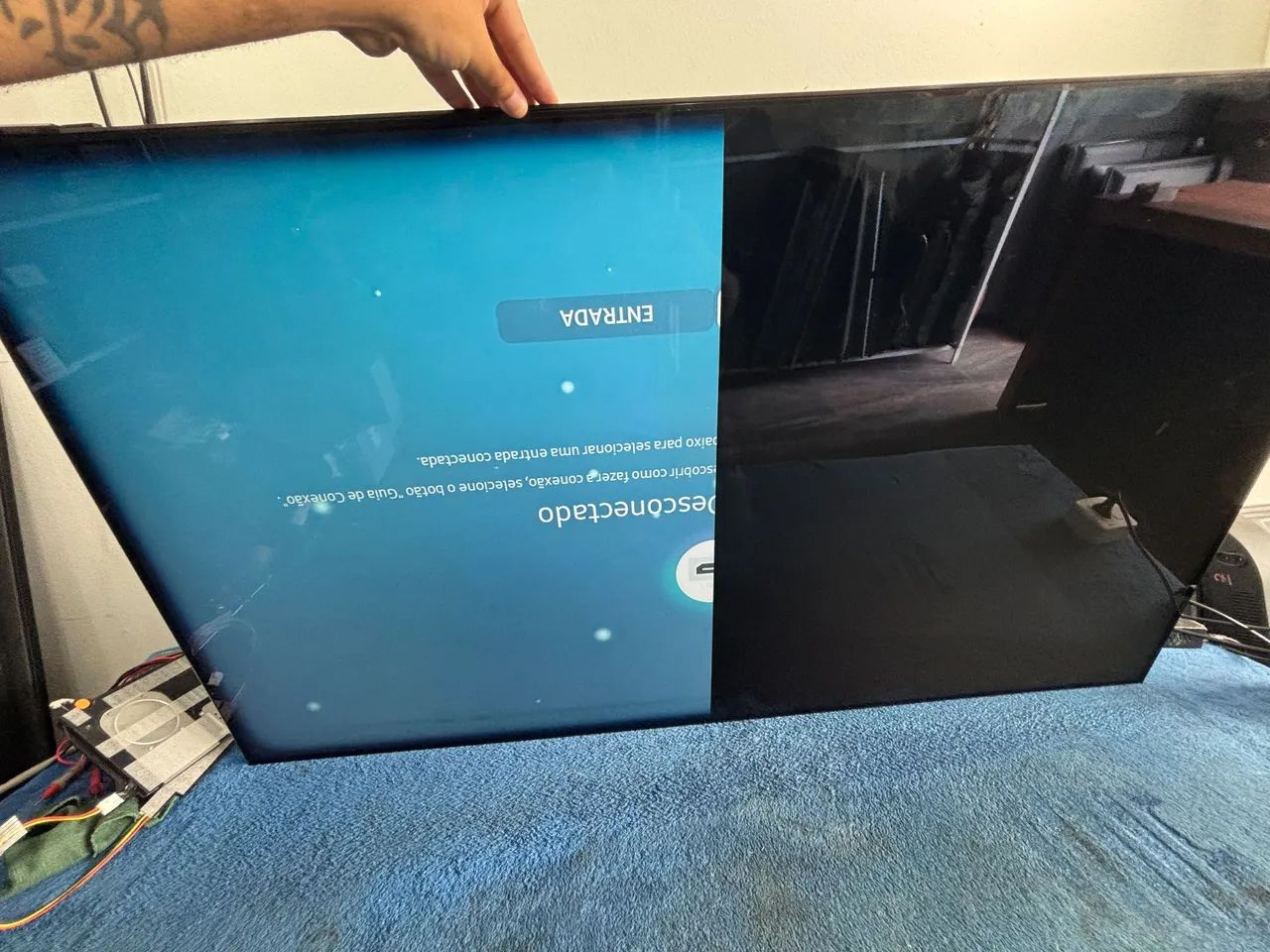 vendo TV Samsung Qled 55 polegadas com defeito na tela