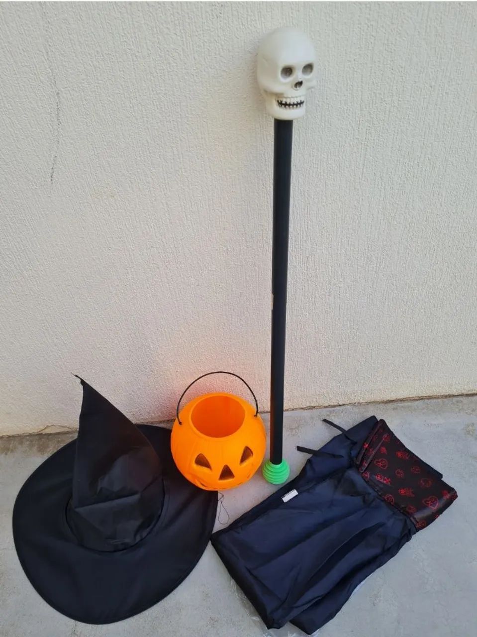 Kit Haloween (3 peças, capa ,chapéu e cesta )
