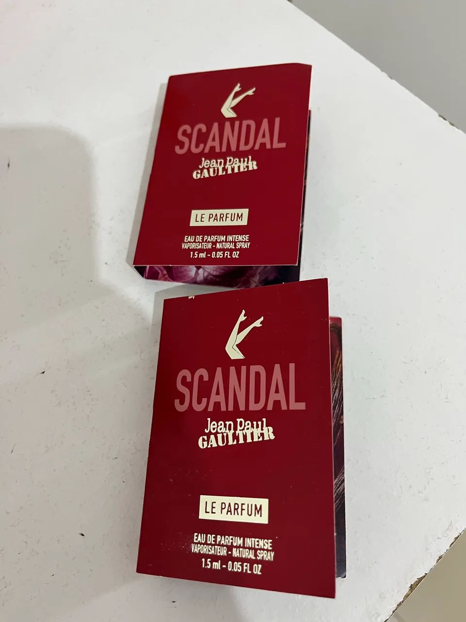 Scandal Le Parfum - 1,5 ml (2 amostras) - Foto 2