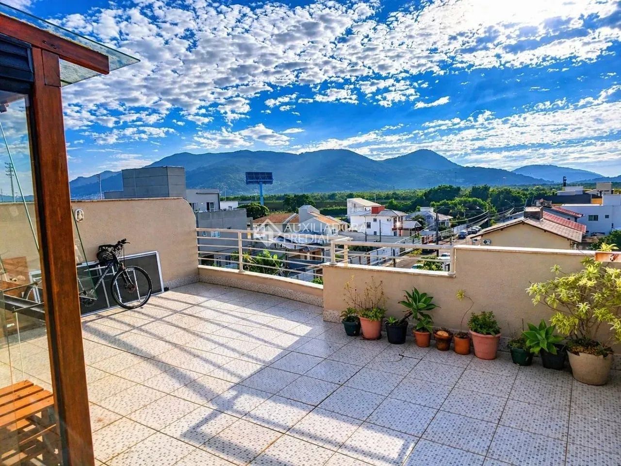 Imóvel para venda tem 113 metros quadrados com 3 quartos em Carianos - Florianópolis - SC