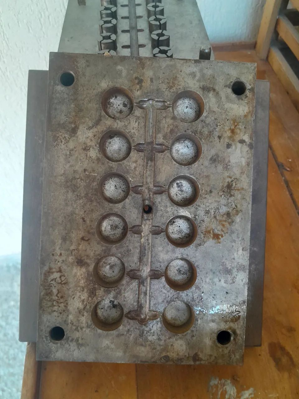 MOLDE PE DE SOFA/SAPATEIRA PARA INJETORAS PLÁSTICA  - Foto 2