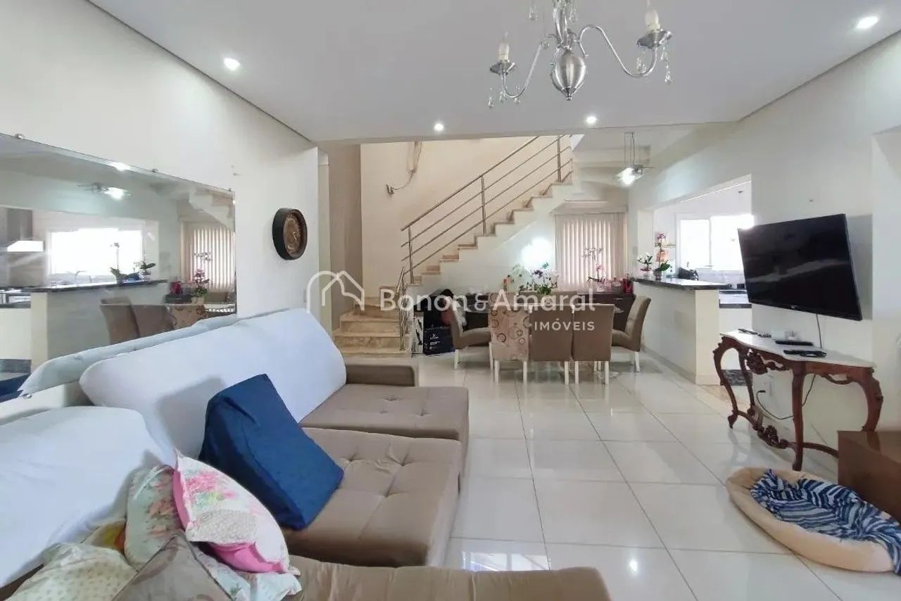 Casa de condomínio para alugar com 310m², 5 quartos e 4 vagas