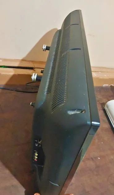 TV Semp 32" Polegadas (para peças, com defeito) - Foto 4
