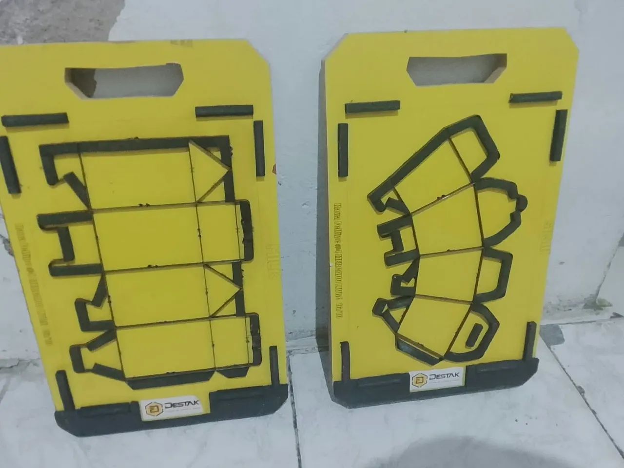 Vendo Máquina de corte e vinco + moldes - Foto 2