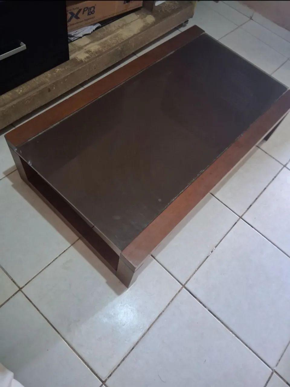 MESA DE MADEIRA COM TAMPA DE VIDRO - Foto 2
