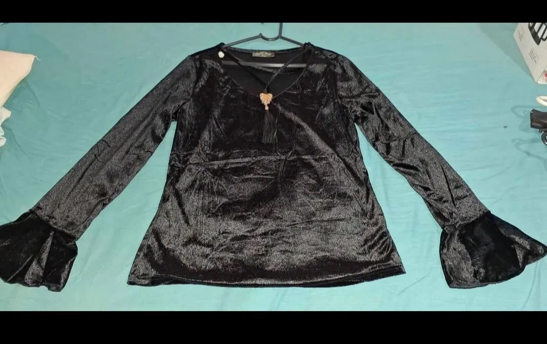 Vendo blusas e saia 
